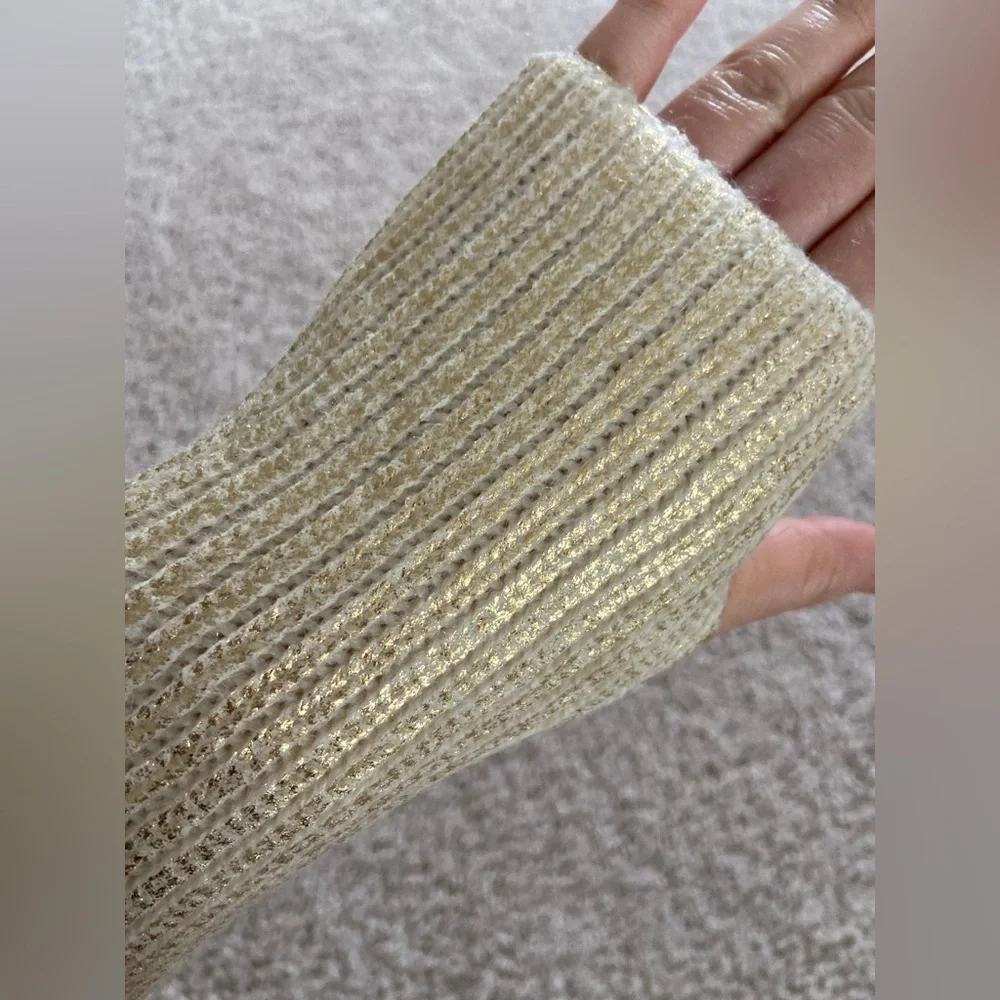 NWT. Zara Kids Cream Ribbed Knit Mittens. Size 10-14.